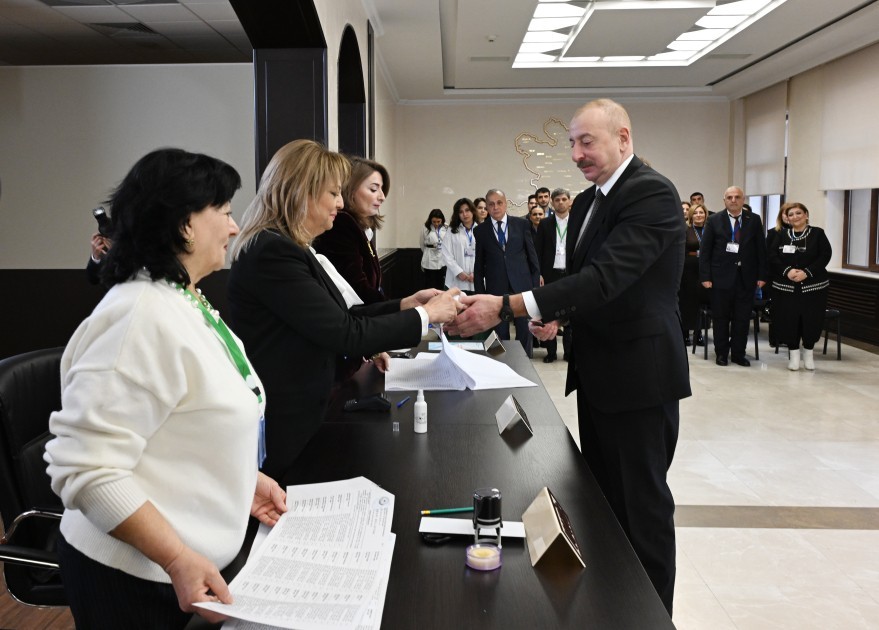 İlham Əliyev səs verdi -FOTOLAR