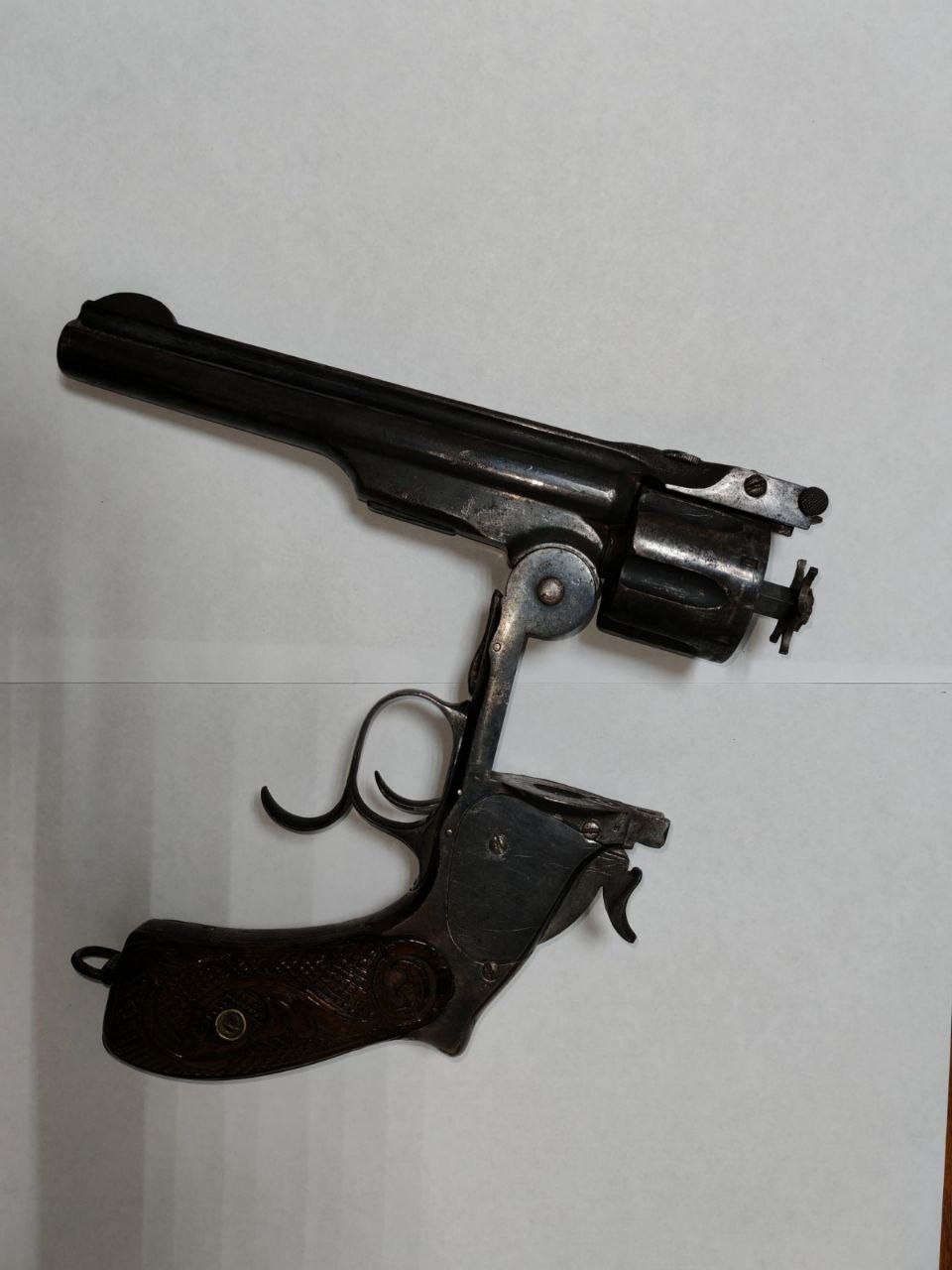 Rayon sakininin evindən qədimi silah TAPILIB- Qiyməti 200 min dollar