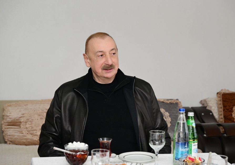 İlham Əliyevin Ballıca sakinləri ilə görüşü- FOTOLAR (YENİLƏNİB)