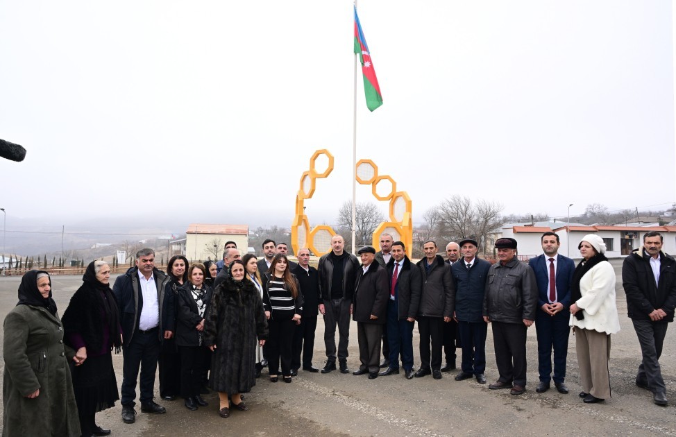 İlham Əliyevin Ballıca sakinləri ilə görüşü- FOTOLAR (YENİLƏNİB)