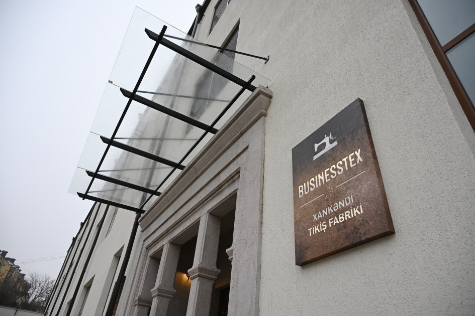 Prezident Xankəndi tikiş fabrikinin fəaliyyəti ilə tanış oldu