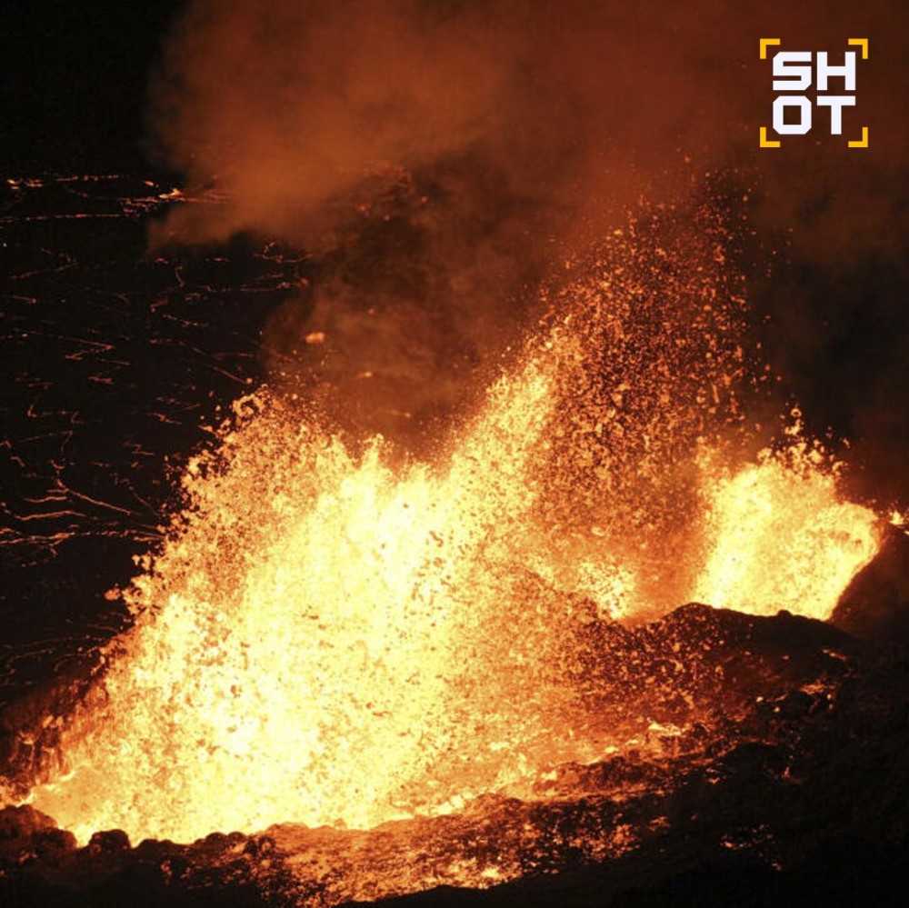 Havayda güclü vulkan püskürməsinin görüntüləri yayılıb