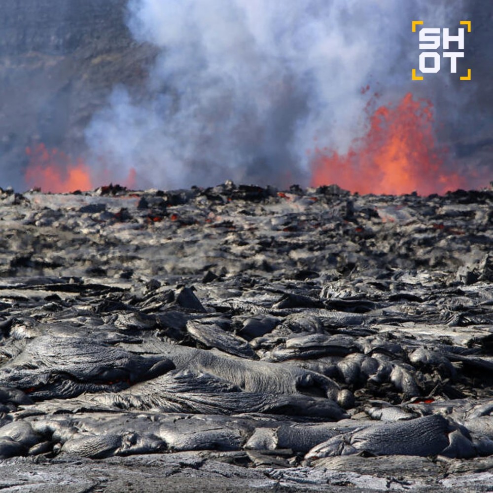 Havayda güclü vulkan püskürməsinin görüntüləri yayılıb
