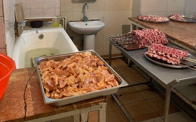 Məşhur restoran "Sərin”də mənşəyi məlum olmayan məhsullar aşkarlandı /FOTOLAR