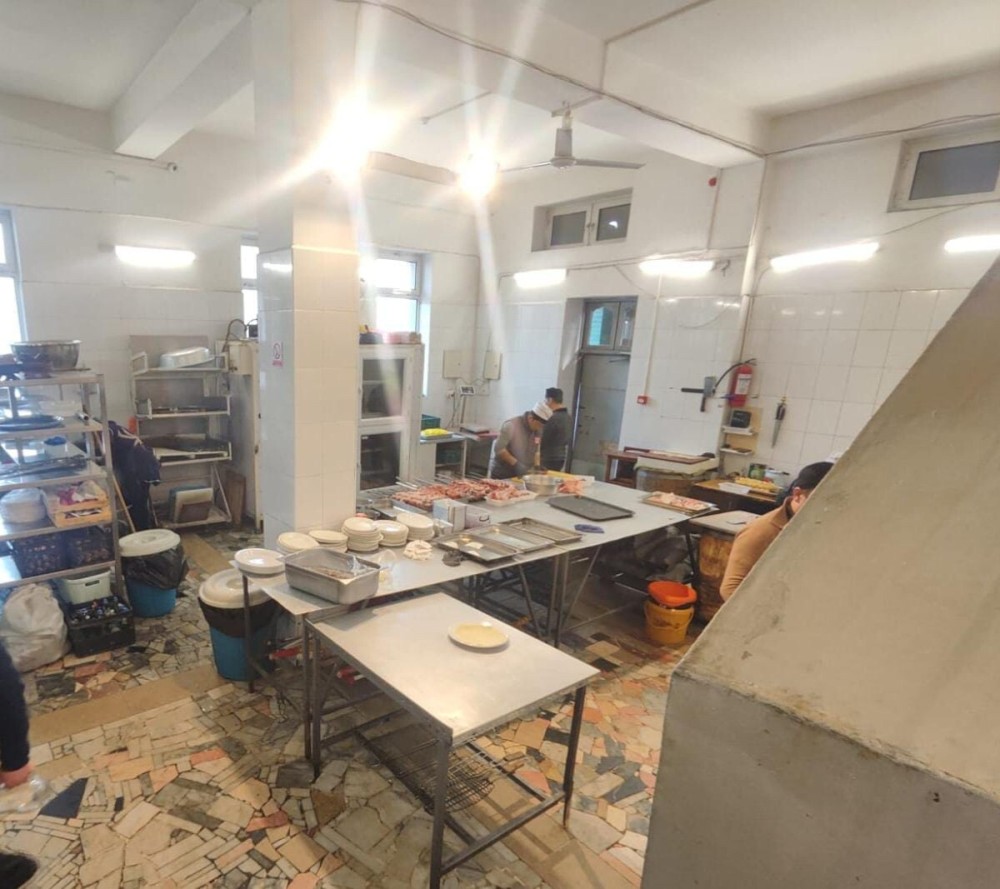 Daha bir restoranda nöqsanlar aşkarlandı/FOTOLAR