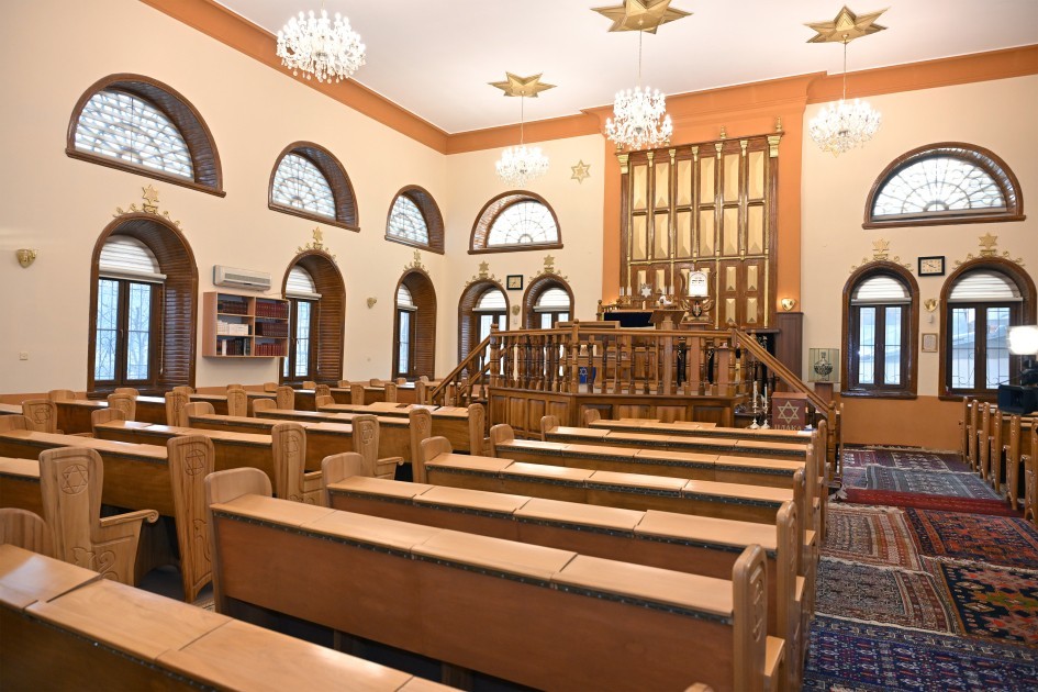 Leyla Əliyeva Qırmızı qəsəbədə “Altı günbəz” sinaqoqu ilə tanış olub -FOTO