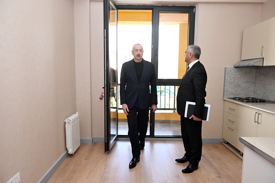 Prezident və xanımı Suqovuşan sakinlərinə evlərinin açarlarını təqdim etdilər -YENİLƏNİB (FOTOLAR)