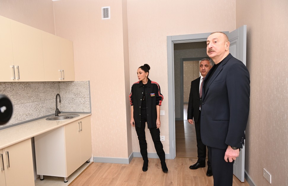 Prezident və xanımı Suqovuşan sakinlərinə evlərinin açarlarını təqdim etdilər -YENİLƏNİB (FOTOLAR)