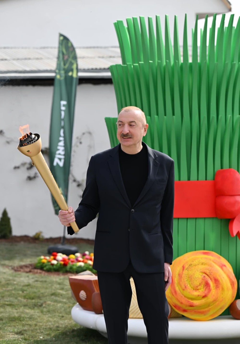 İlham Əliyev və xanımı Ağdərədə Novruz tonqalını alovlandırdılar -FOTOLAR/(YENİLƏNİB)