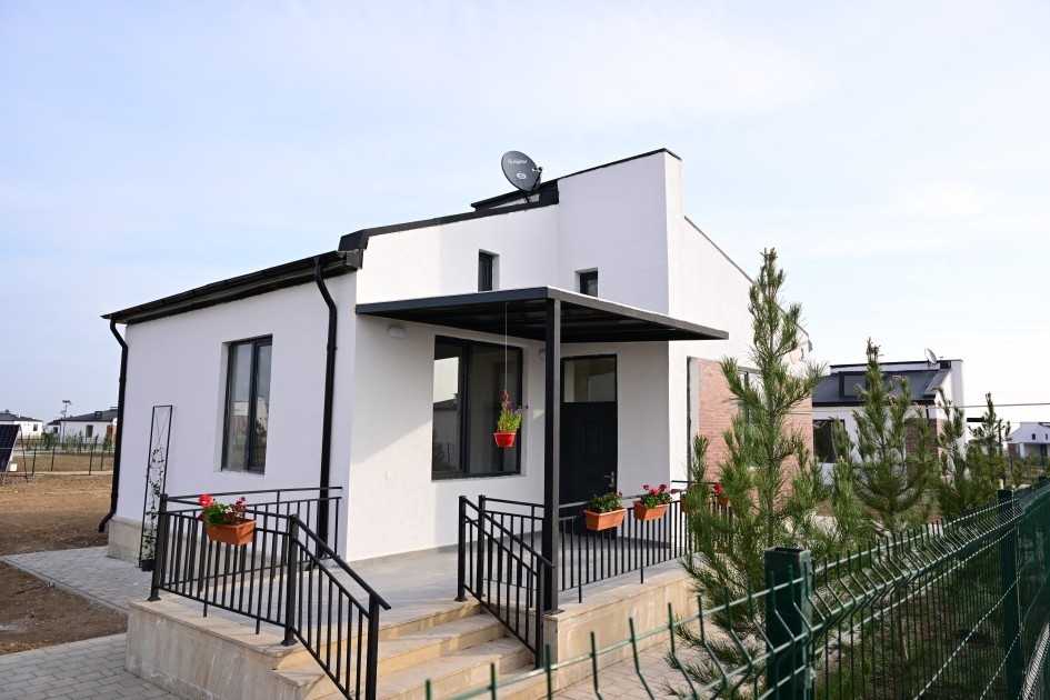 Bu gün açılışı olan Sarıcalı kəndindənFOTOLAR