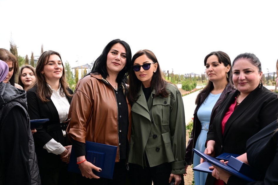 Bax, biz belə şəhər qururuq!” - Prezidentin sakinlərlə söhbəti (FOTOLAR)