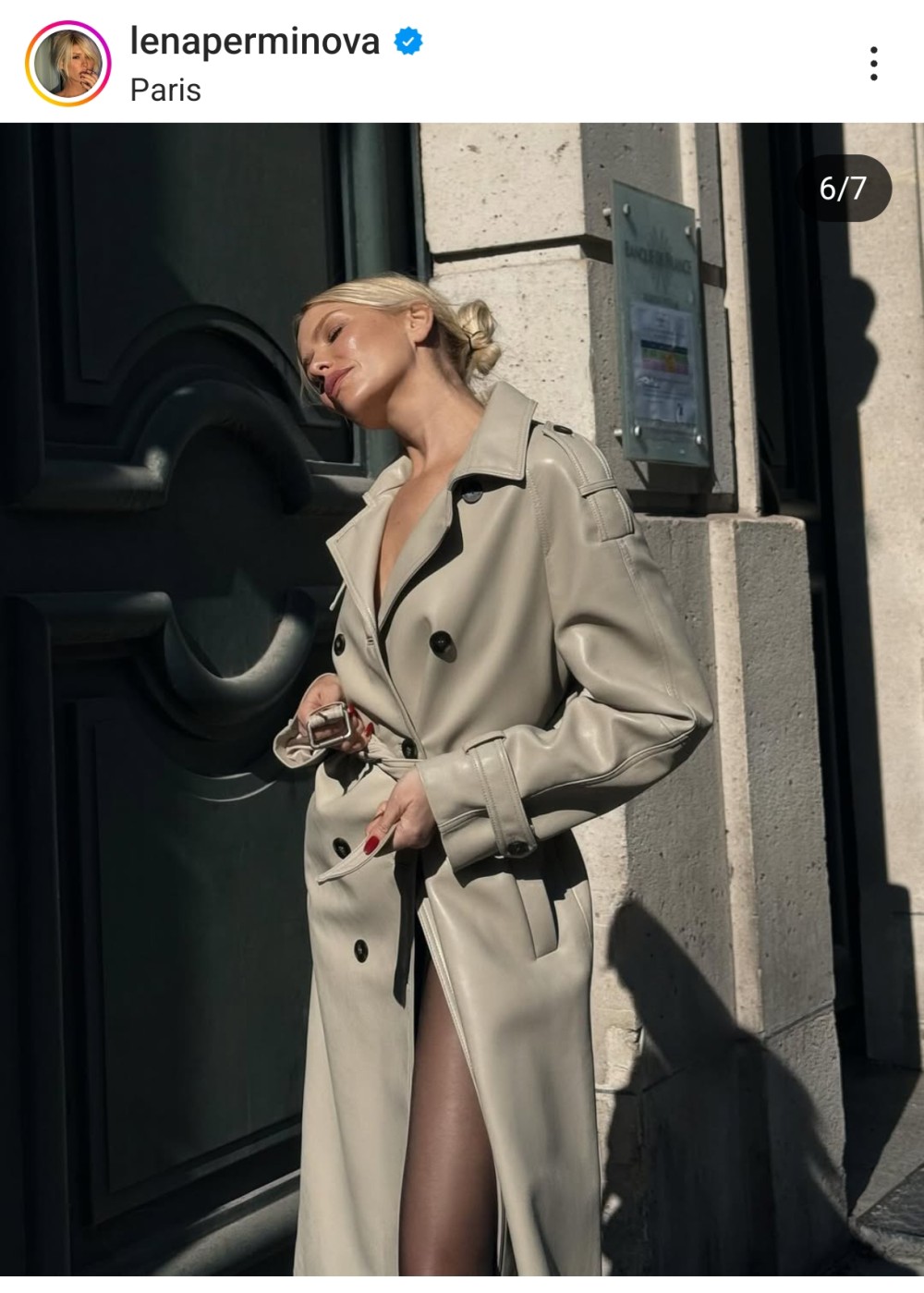 Milyarder ərindən boşanan model yarıçılpaq fotolarını paylaşıb