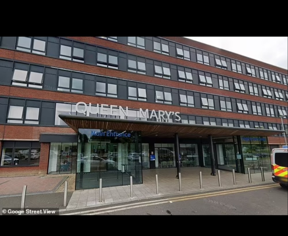 Diş həkimi soyunub-geyinmə otağında tibb bacılarını çəkərkən tutuldu