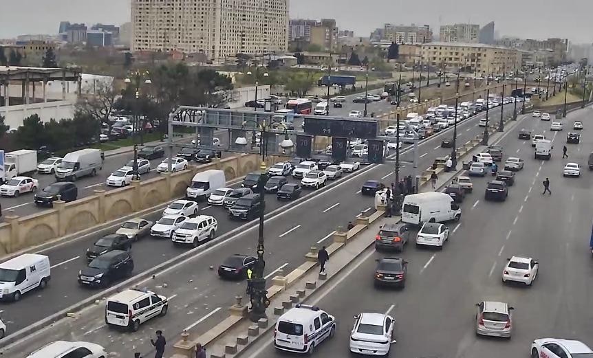 Bolt"un taksisi Bakıda qəza törətdi - VİDEO (YENİLƏNİB