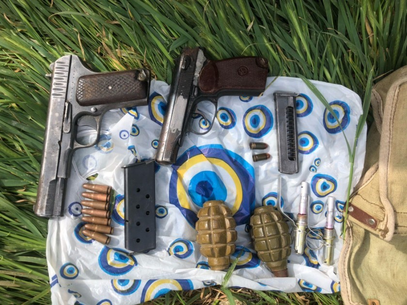 Abşeronda döyüş tətbiqinə yararlı silah-sursat tapılıb - FOTO