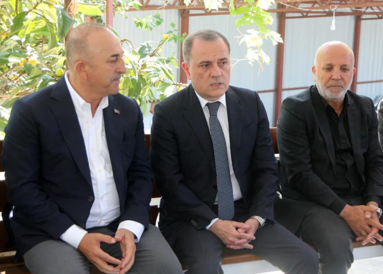 Nazir Çavuşoğlunun atasının dəfn mərasimində -FOTO