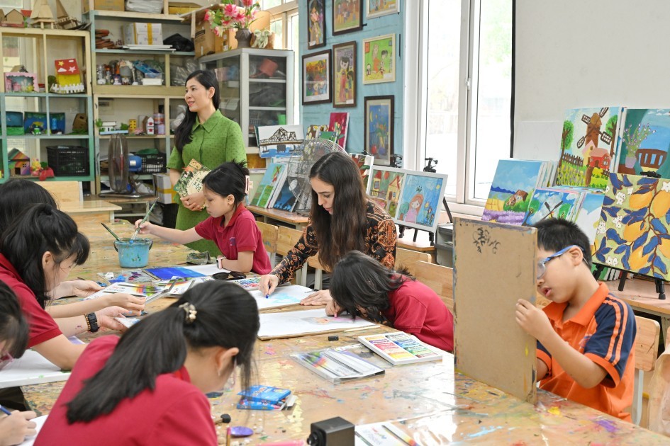 Leyla Əliyeva Hanoyda məktəbdə olub - FOTOLAR