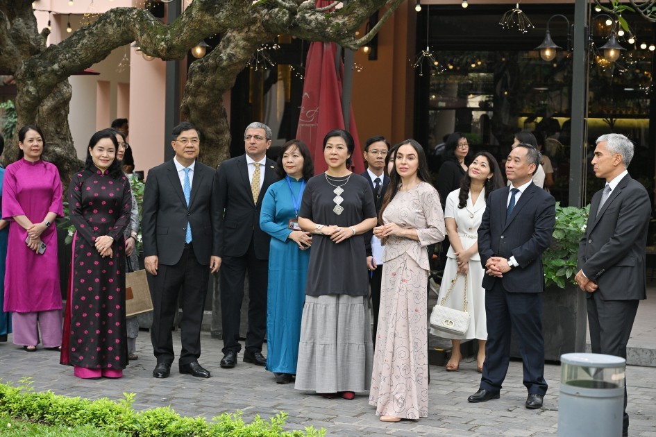 Leyla Əliyeva Vyetnamda görüş keçirdi - FOTOLAR