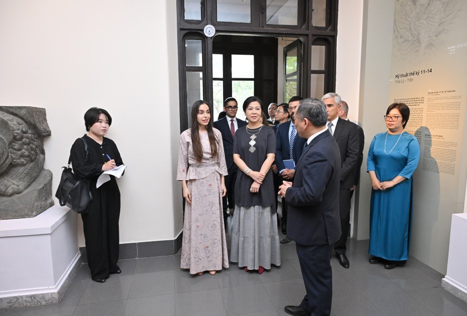 Leyla Əliyeva Vyetnamda görüş keçirdi - FOTOLAR