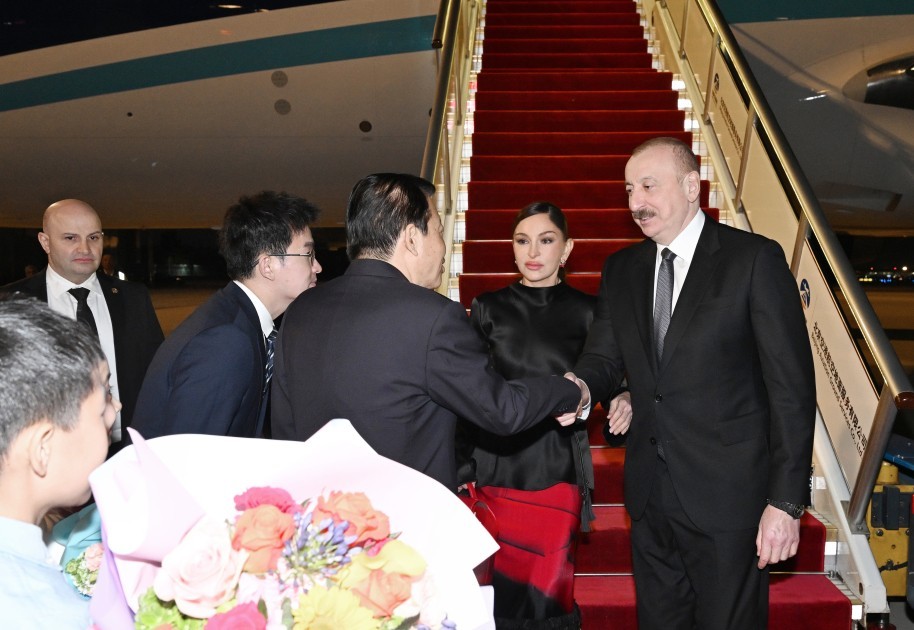 İlham Əliyev xanımı ilə birlikdə Çinə getdi