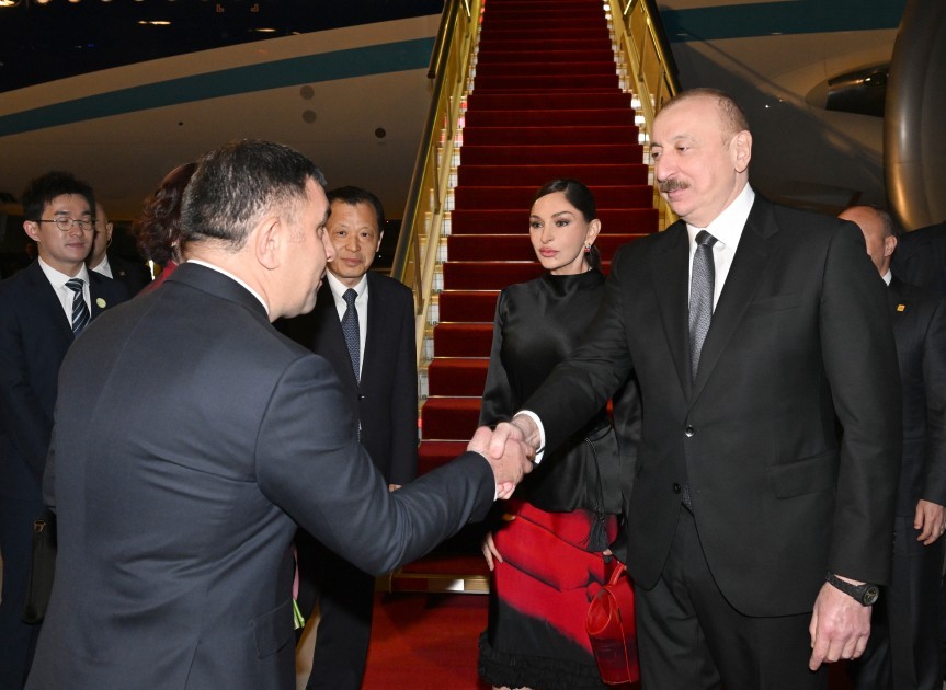 İlham Əliyev xanımı ilə birlikdə Çinə getdi