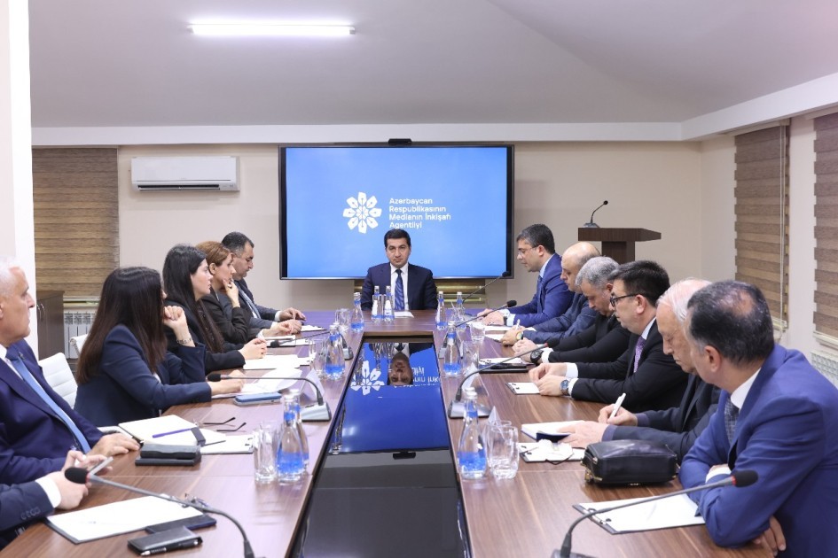 Hikmət Hacıyev media subyektlərinin rəhbərləri ilə görüş keçirdi - FOTOLAR