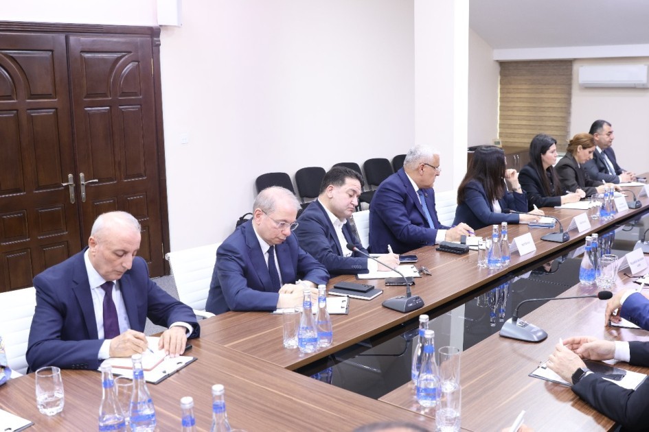 Hikmət Hacıyev media subyektlərinin rəhbərləri ilə görüş keçirdi - FOTOLAR