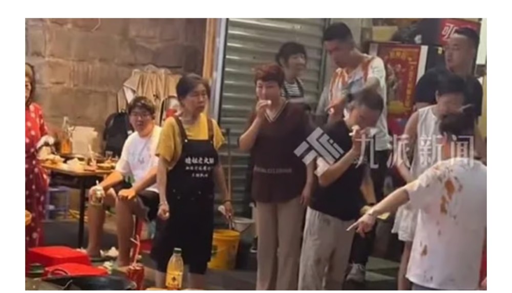 Restoranda pişik qaynayan yağa düşdü,9 nəfər xəsarət aldı