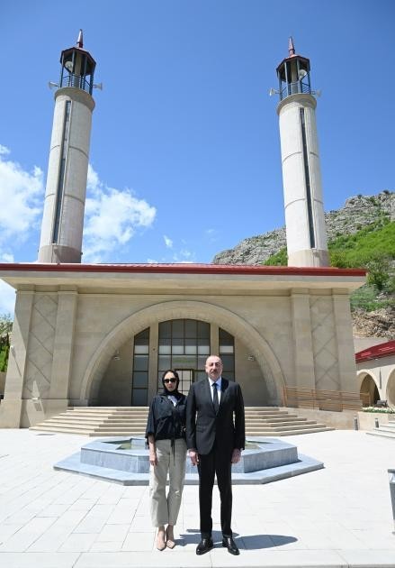 Şuşada daha bir yaşayış kompleksinin təməli qoyulub - FOTO (YENİLƏNİB)