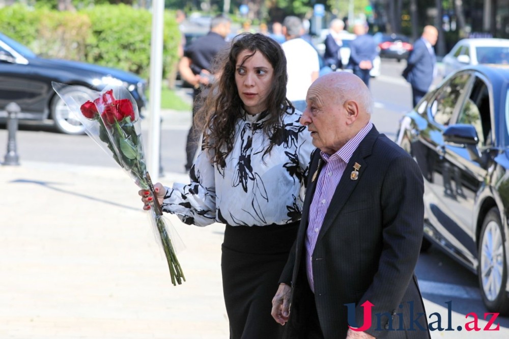 Ömər Eldarov Ulu Öndərin məzarını ziyarət etdi - FOTO