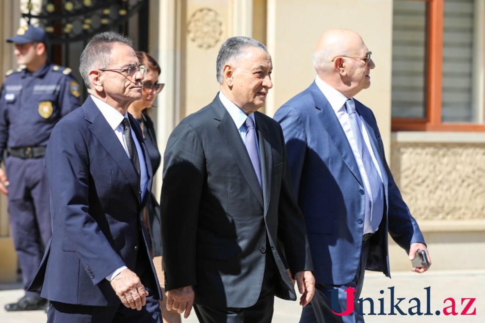 Dövlət rəsmiləri Heydər Əliyevin məzarını ziyarət edirlər -FOTOLAR (YENİLƏNİR)