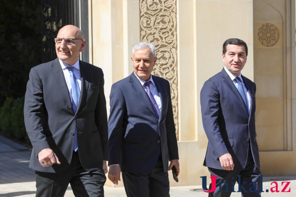 Dövlət rəsmiləri Heydər Əliyevin məzarını ziyarət edirlər -FOTOLAR (YENİLƏNİR)