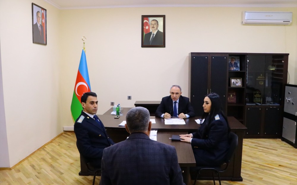 Baş prokuror Qobustanda vətəndaşları qəbul etdi -FOTOLAR