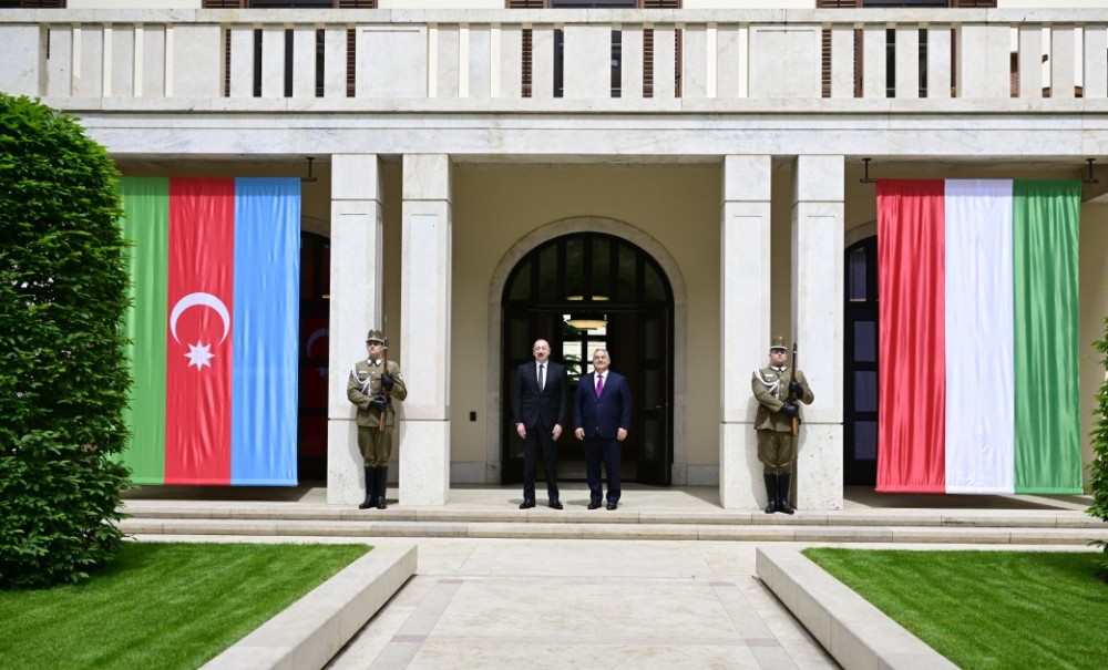 İlham Əliyevin Orbanla məhdud tərkibdə görüşü oldu -FOTOLAR