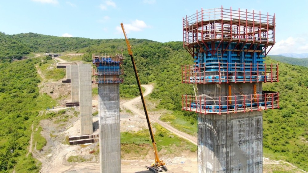 İlham Əliyev Muğanlı-İsmayıllı-Qəbələ yolundakı işlərlə tanış oldu -FOTOLAR