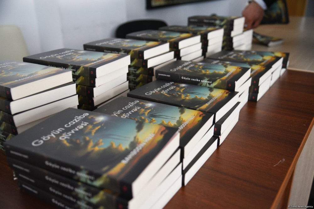 Bahəddin Həzinin “Göyün cazibə qüvvəsi” kitabının təqdimatı olub- FOTOLAR