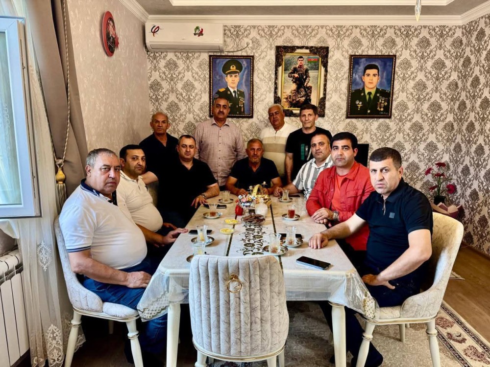 Adil Əliyev Murovdağ döyüşlərində itkin düşən leytenantın ailəsini ziyarət etdi – “Bu Vətən sizi unutmayacaq”