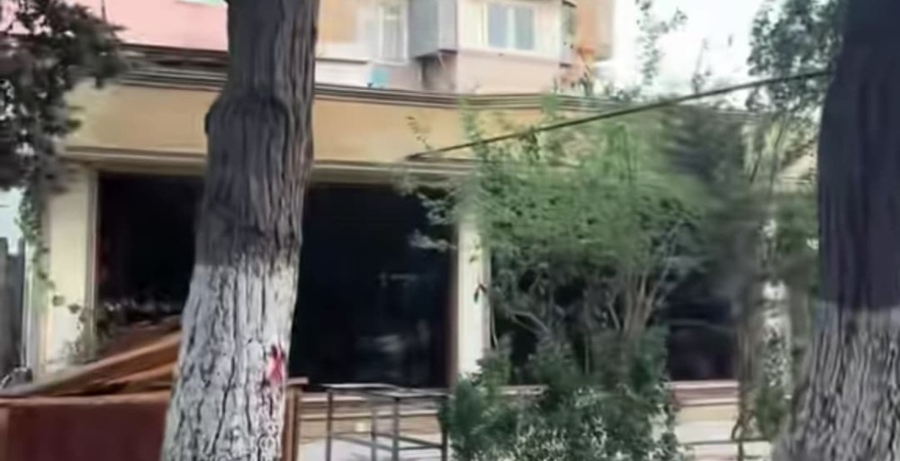 "Şəki" restoranının yanındakı "Xal-Xal" da sökülür - FOTOLAR