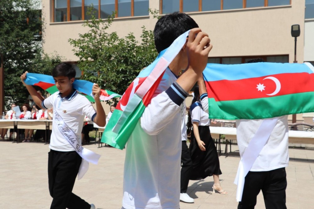 Xankəndidə 37 il əvvəl məzun olanlar üçün "Son zəng" -FOTOLAR