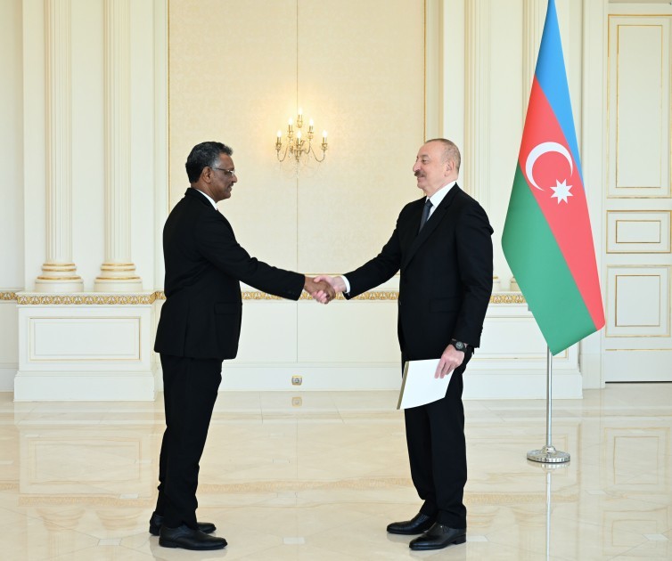 Prezident Sudanın yeni səfirinin etimadnaməsini qəbul etdi -FOTOLAR