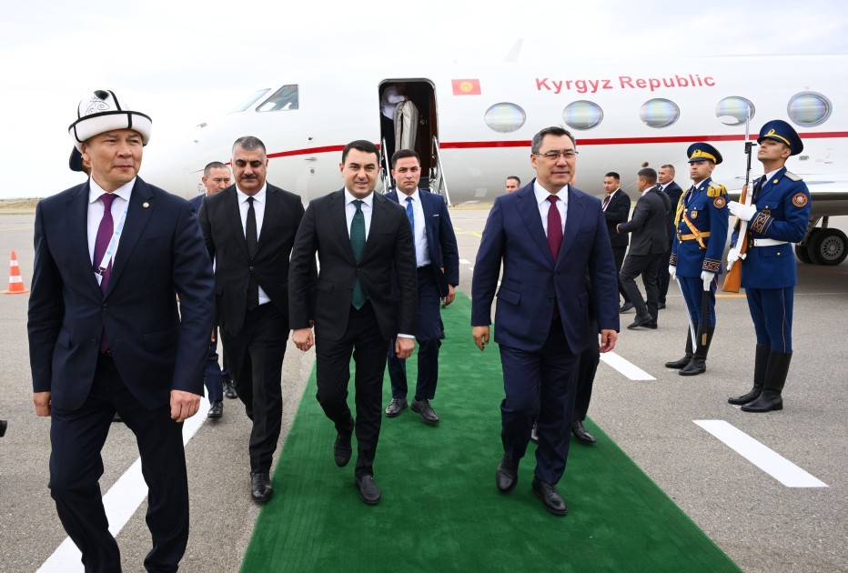 Qırğızıstan Prezidenti Azərbaycana gəldi -FOTO