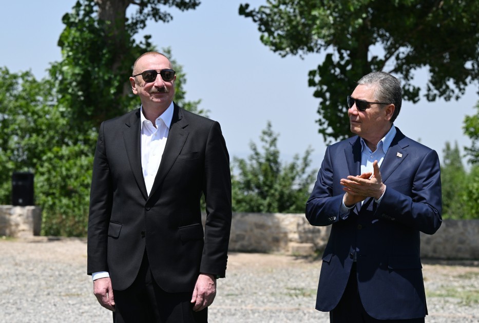 Prezident Berdiməhəmmədova Qarabağ atı hədiyyə etdi -FOTOLAR