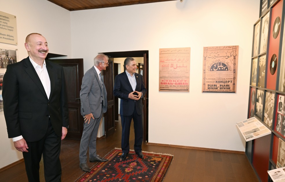 Liderlər Bülbülün ev-muzeyində -FOTOLAR