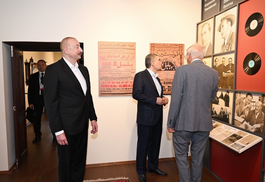 Liderlər Bülbülün ev-muzeyində -FOTOLAR