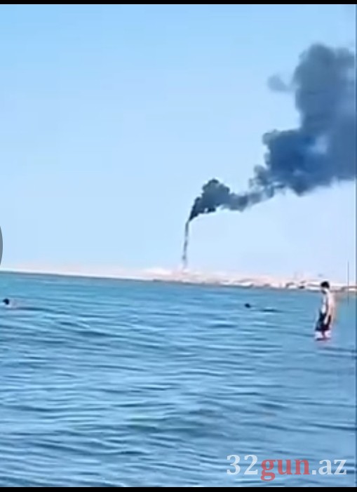 Çimərlikdə  havaya buraxılan qara tüstü –Sumqayıtda EKOTƏHLÜLƏ /FOTOLAR