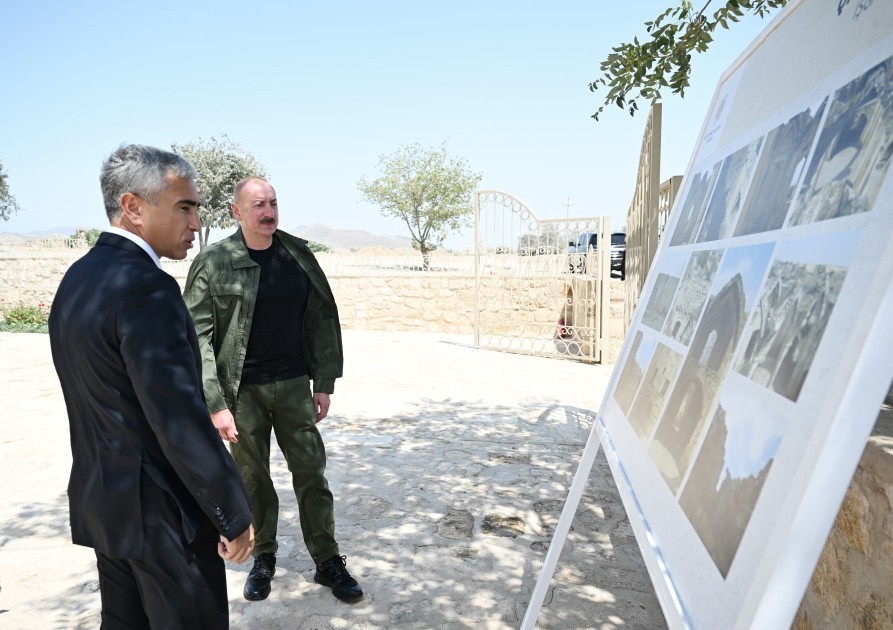Prezident Qiyaslı kəndindəki məscidin binasının açılışında -FOTOLAR