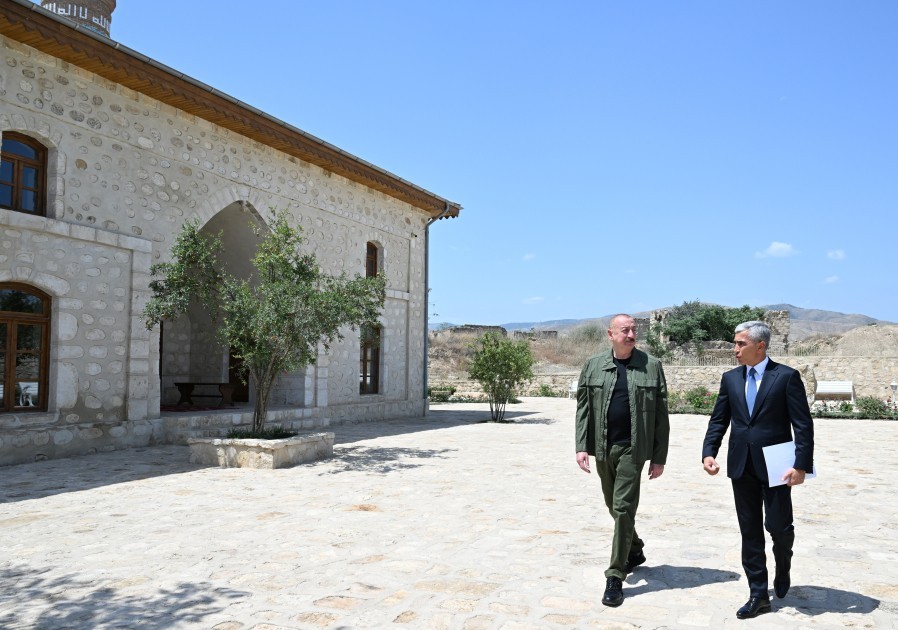 Prezident Qiyaslı kəndindəki məscidin binasının açılışında -FOTOLAR