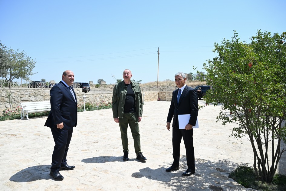 Prezident Qiyaslı kəndindəki məscidin binasının açılışında -FOTOLAR