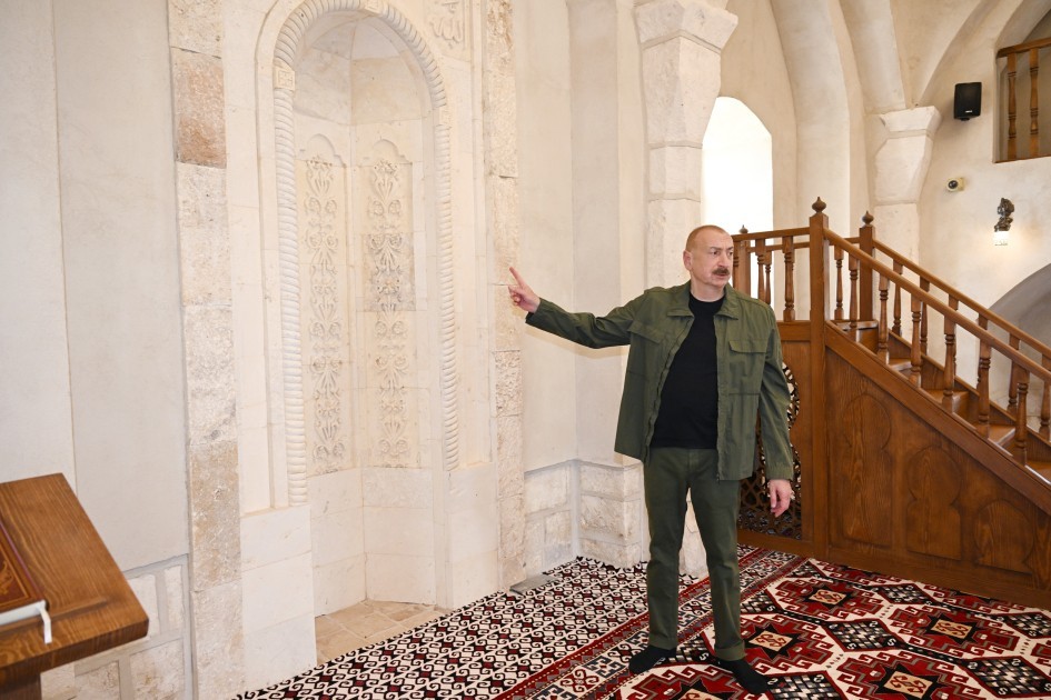 Prezident Qiyaslı kəndindəki məscidin binasının açılışında -FOTOLAR