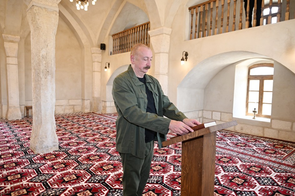 Prezident Qiyaslı kəndindəki məscidin binasının açılışında -FOTOLAR